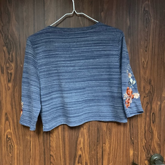 Gianni Bini Flower Embroidered Crop Top Size Medium - Picture 4 of 5